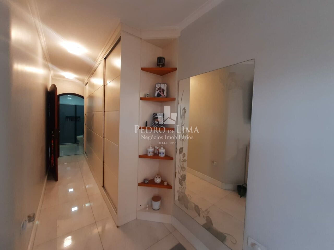 Casa de 4 quartos, 1 suíte, 8 vagas, Salão comercial em Vila Ema