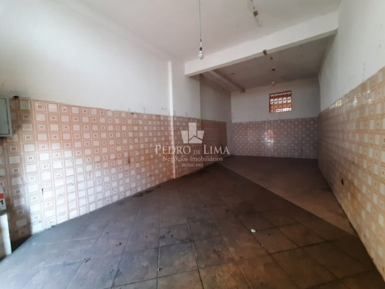 Casa de 4 quartos, 1 suíte, 8 vagas, Salão comercial em Vila Ema
