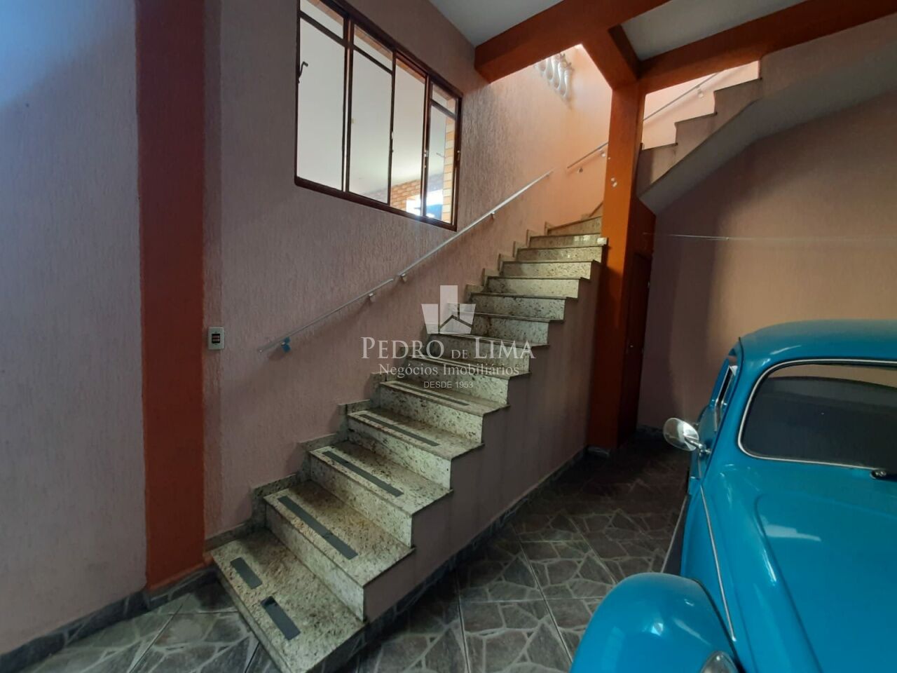 Casa de 4 quartos, 1 suíte, 8 vagas, Salão comercial em Vila Ema