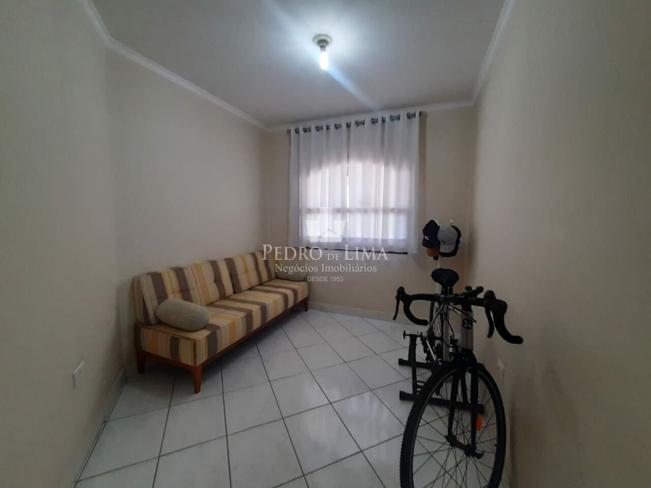 Casa de 4 quartos, 1 suíte, 8 vagas, Salão comercial em Vila Ema