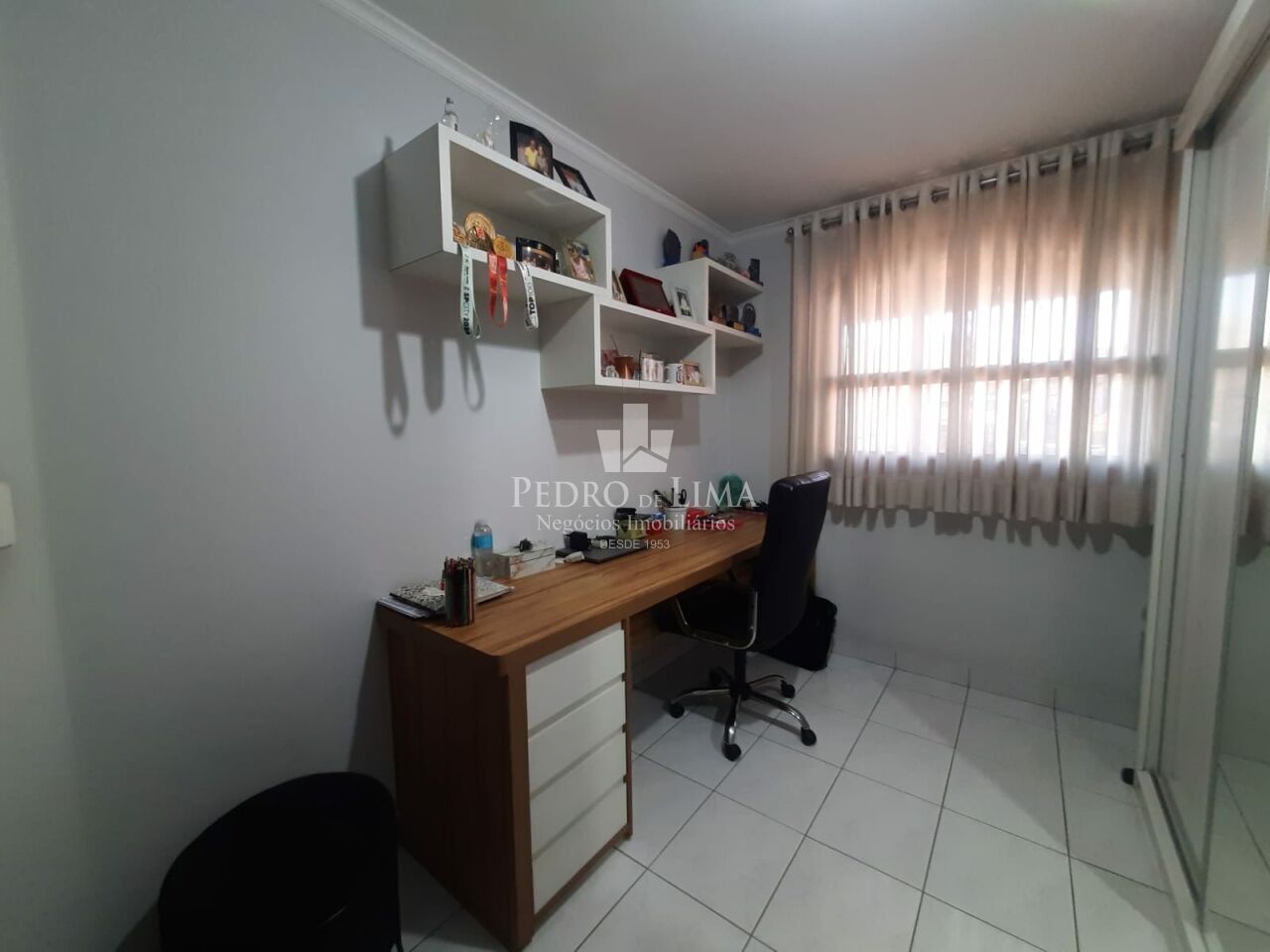 Casa de 4 quartos, 1 suíte, 8 vagas, Salão comercial em Vila Ema