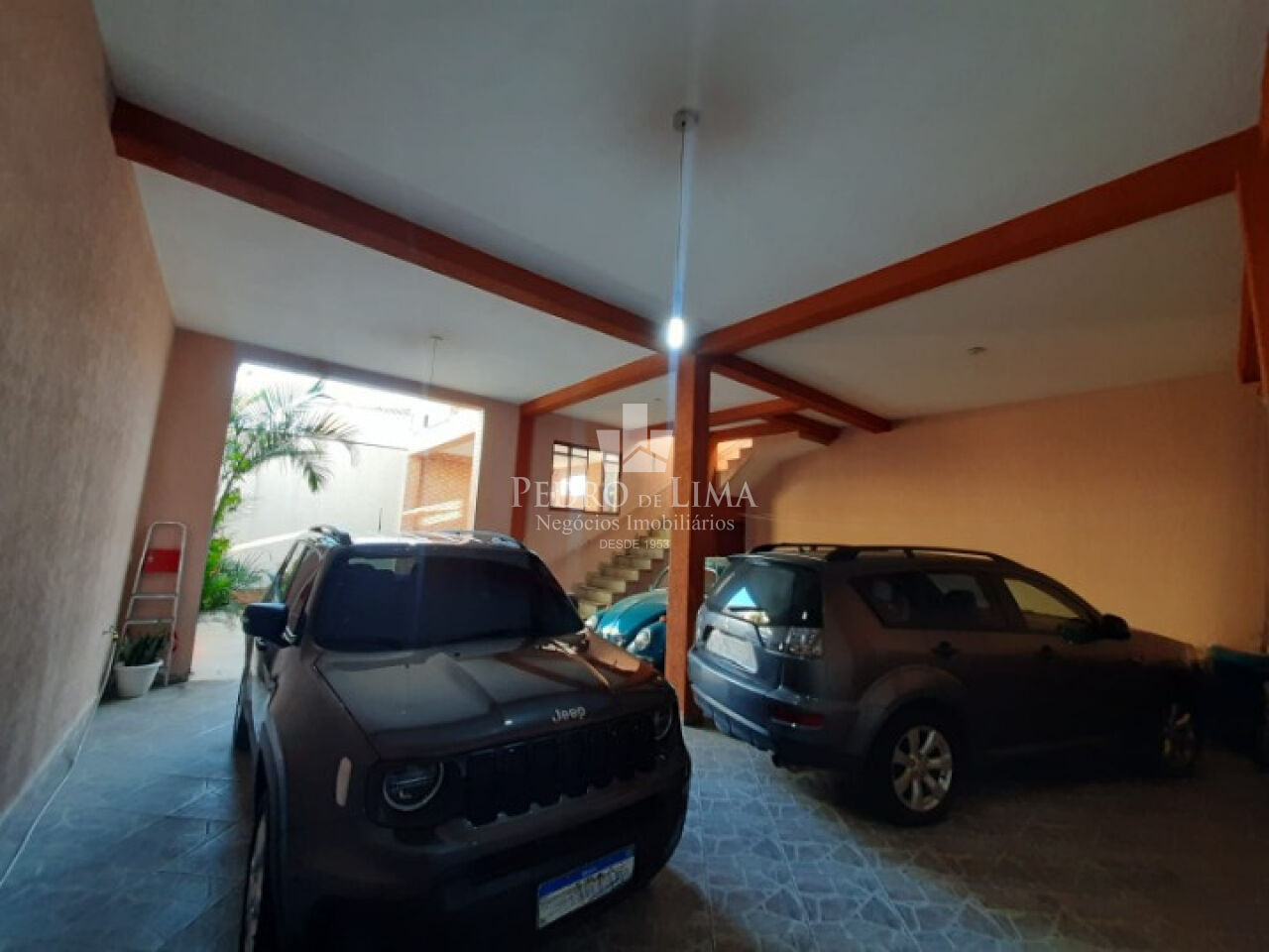 Casa de 4 quartos, 1 suíte, 8 vagas, Salão comercial em Vila Ema