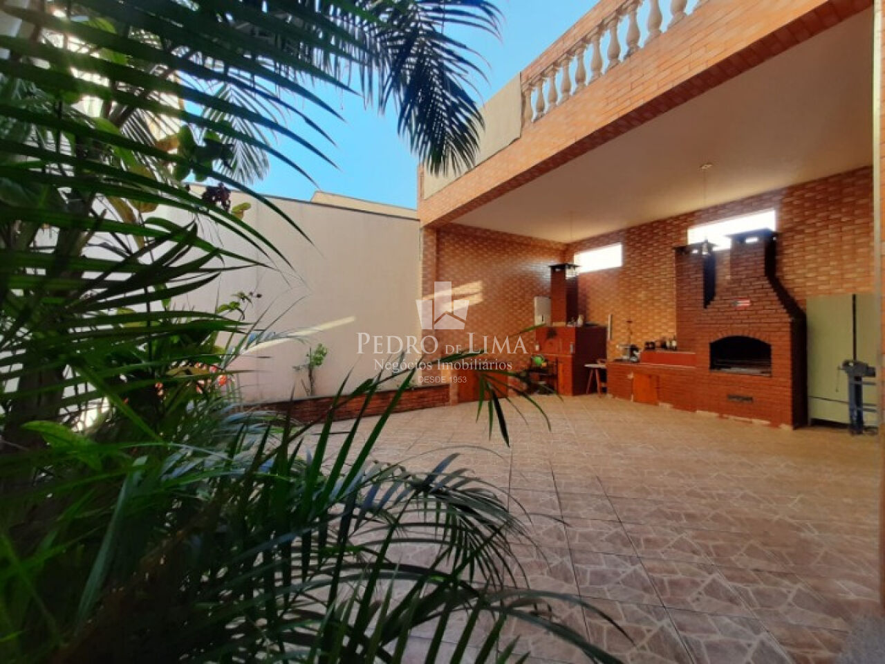 Casa de 4 quartos, 1 suíte, 8 vagas, Salão comercial em Vila Ema