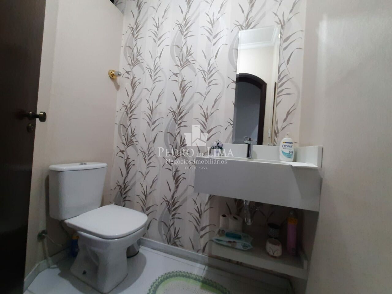 Casa de 4 quartos, 1 suíte, 8 vagas, Salão comercial em Vila Ema
