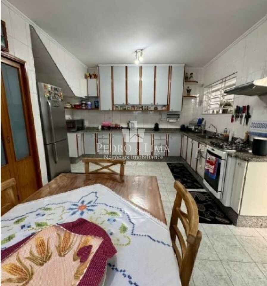 Sobrado Frontal, 4 dormitórios, 1 siíte, 3 vagas Região Vila Ema/São Lucas