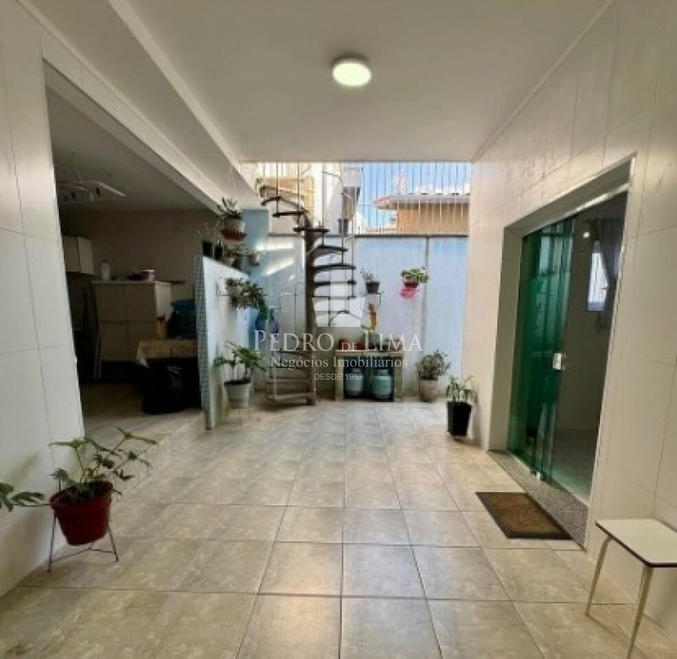 Sobrado Frontal, 4 dormitórios, 1 siíte, 3 vagas Região Vila Ema/São Lucas