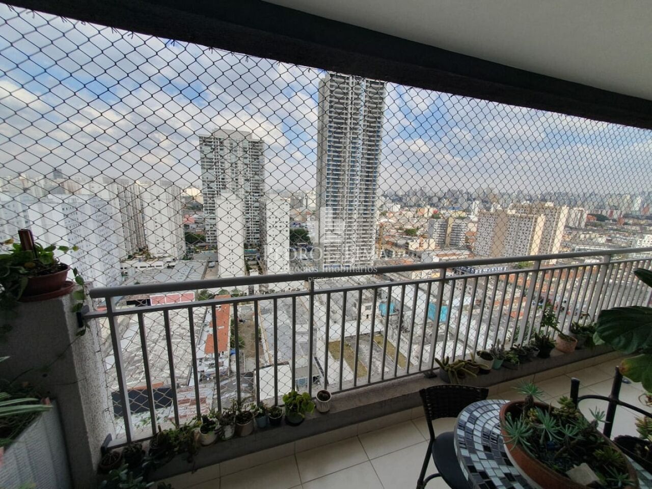 Apartamento 2 quartos, 1 vaga no Brás. Condomínio Portal Centro
