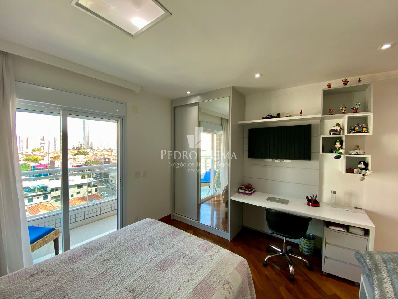 Apartamento 4 quartos  sendo 2 suítes e 4 vagas - Condomínio Maria Montessiori