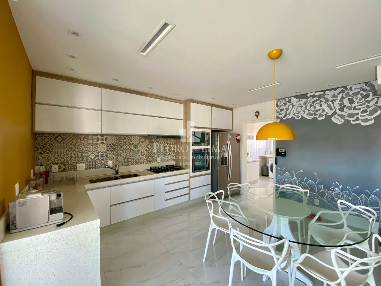 Apartamento 4 quartos  sendo 2 suítes e 4 vagas - Condomínio Maria Montessiori