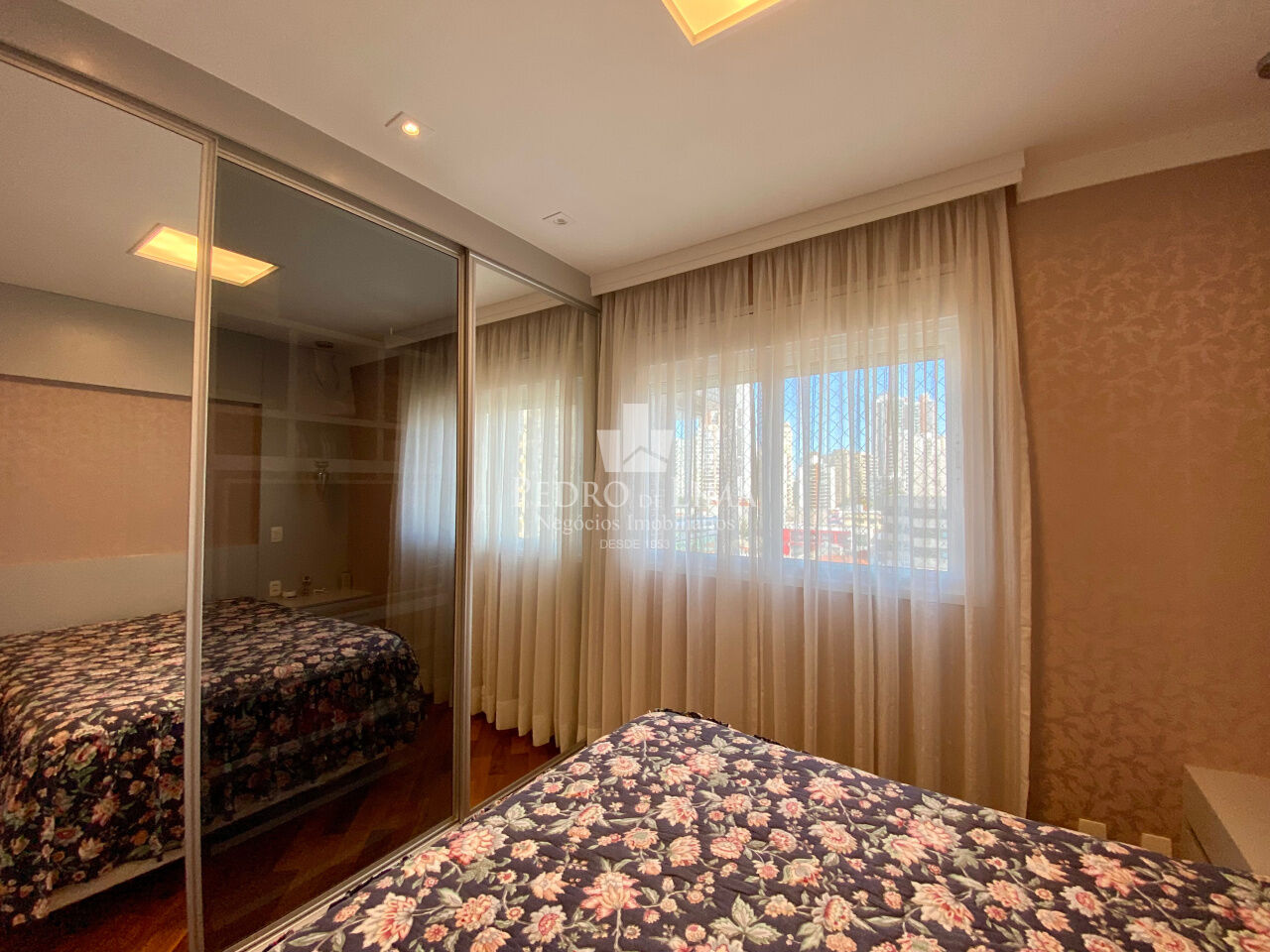 Apartamento 4 quartos  sendo 2 suítes e 4 vagas - Condomínio Maria Montessiori