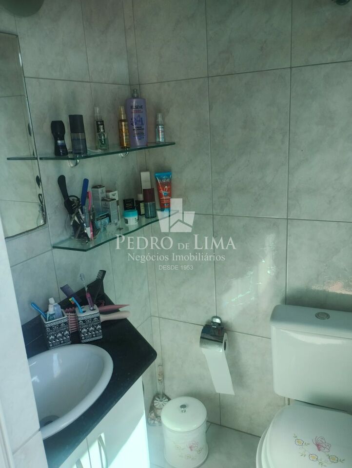 Sobrado com 3 dormitórios, escritório, espaço gourmet e mobiliado no Jardim Hercília
