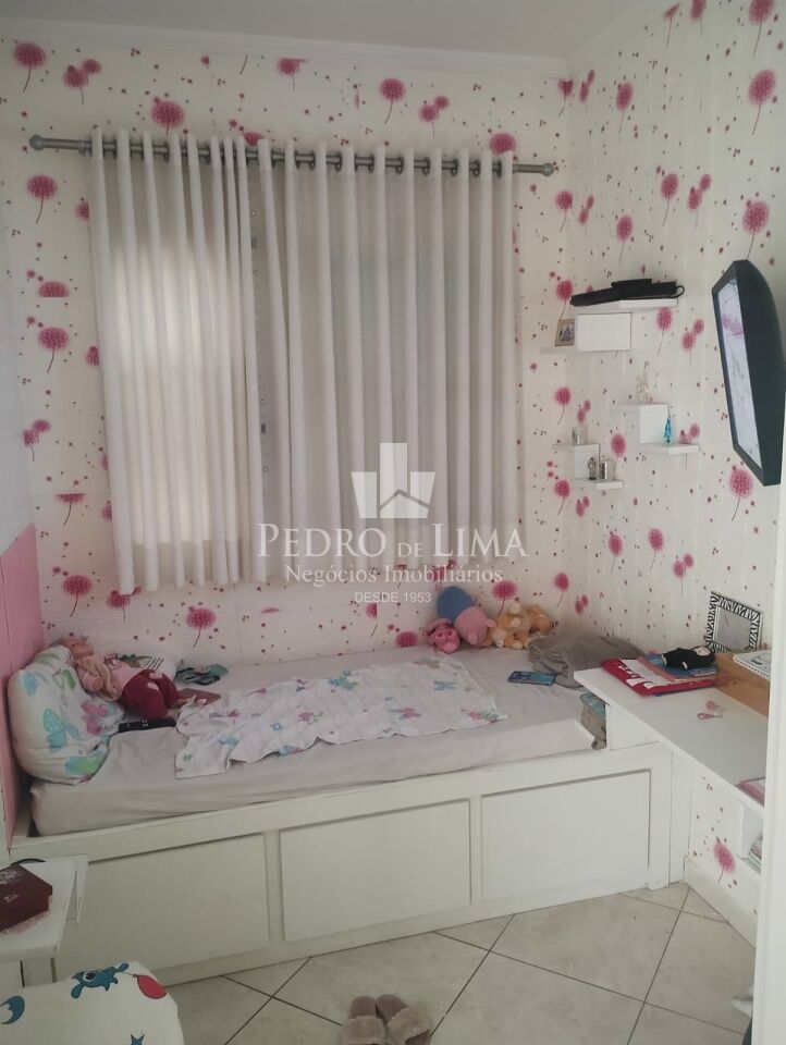Sobrado com 3 dormitórios, escritório, espaço gourmet e mobiliado no Jardim Hercília