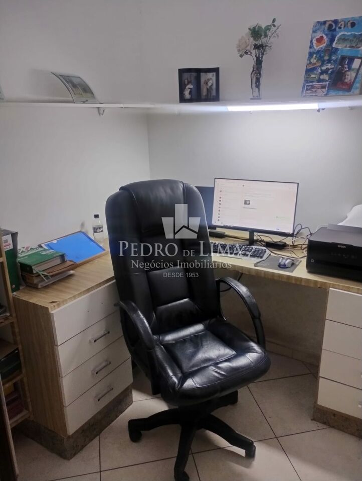 Sobrado com 3 dormitórios, escritório, espaço gourmet e mobiliado no Jardim Hercília