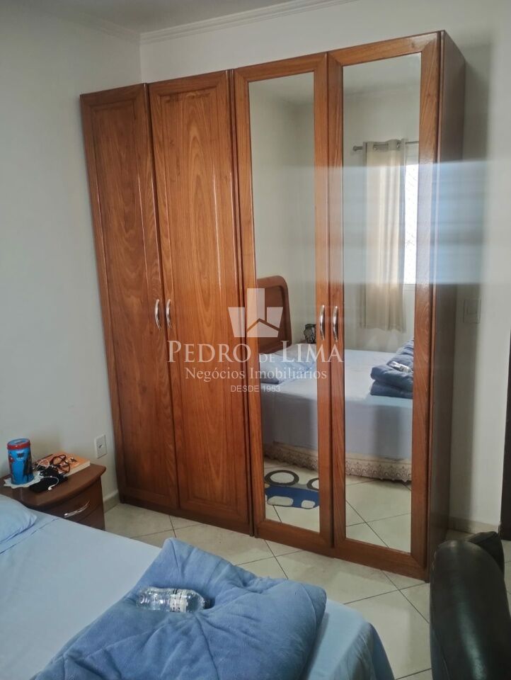 Sobrado com 3 dormitórios, escritório, espaço gourmet e mobiliado no Jardim Hercília