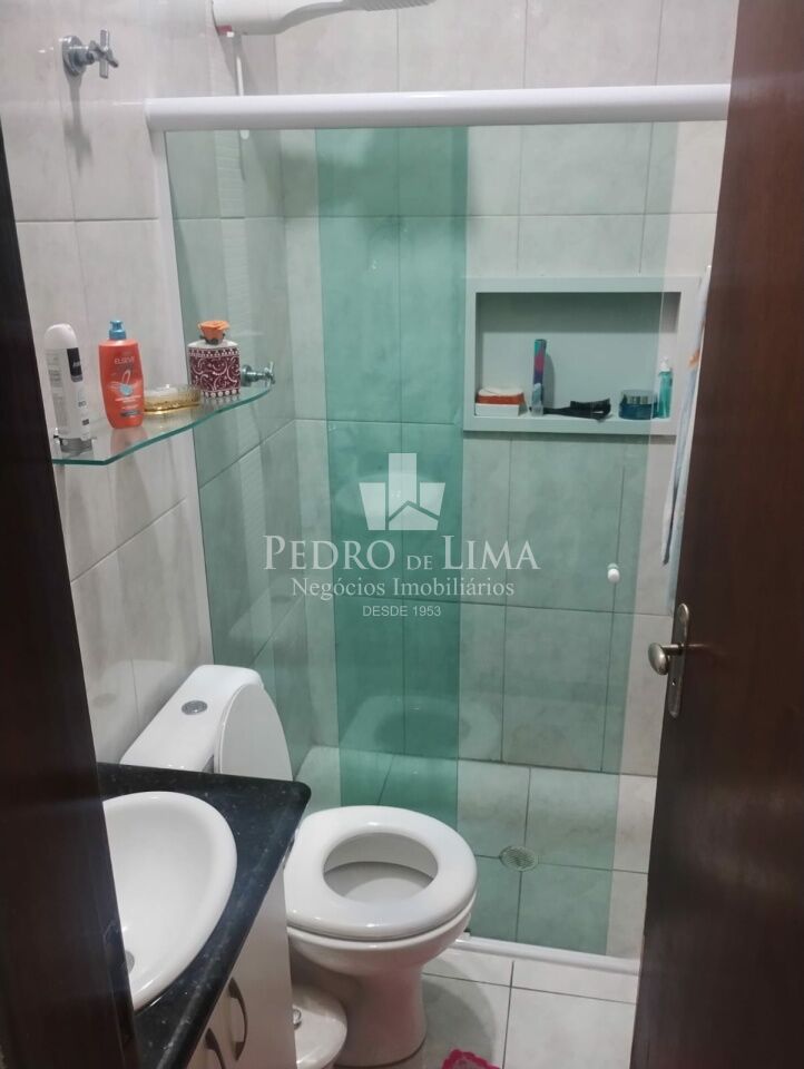 Sobrado com 3 dormitórios, escritório, espaço gourmet e mobiliado no Jardim Hercília