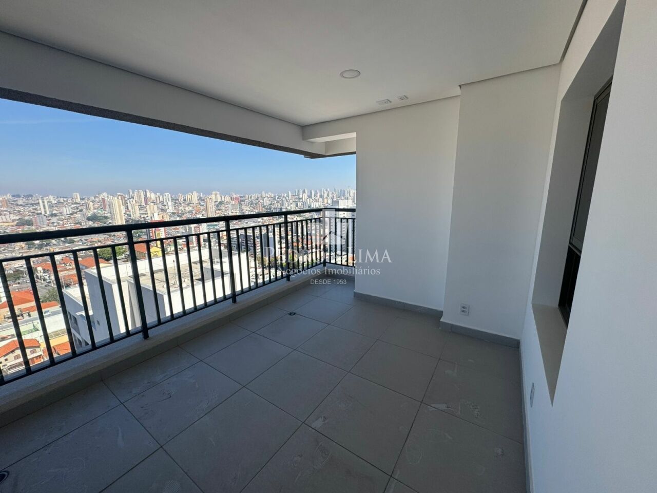 Condomínio Home Resort Penha 3 quartos sendo 1 suíte, 3 banheiros. 2 vagas de garagem