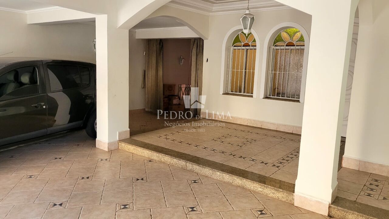 imagem do imovel Sobrado Frontal, contendo 5 vagas, 3 suítes com armários, 2 suítes com sacadas, 3 salas, piscina. ref: TP28836