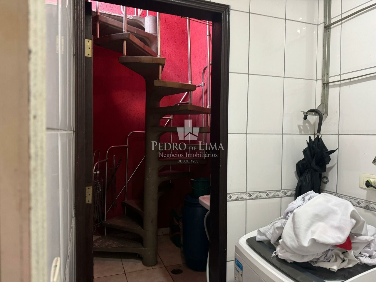 Sobrado frontal, 2 quartos, 2 vagas, Mooca