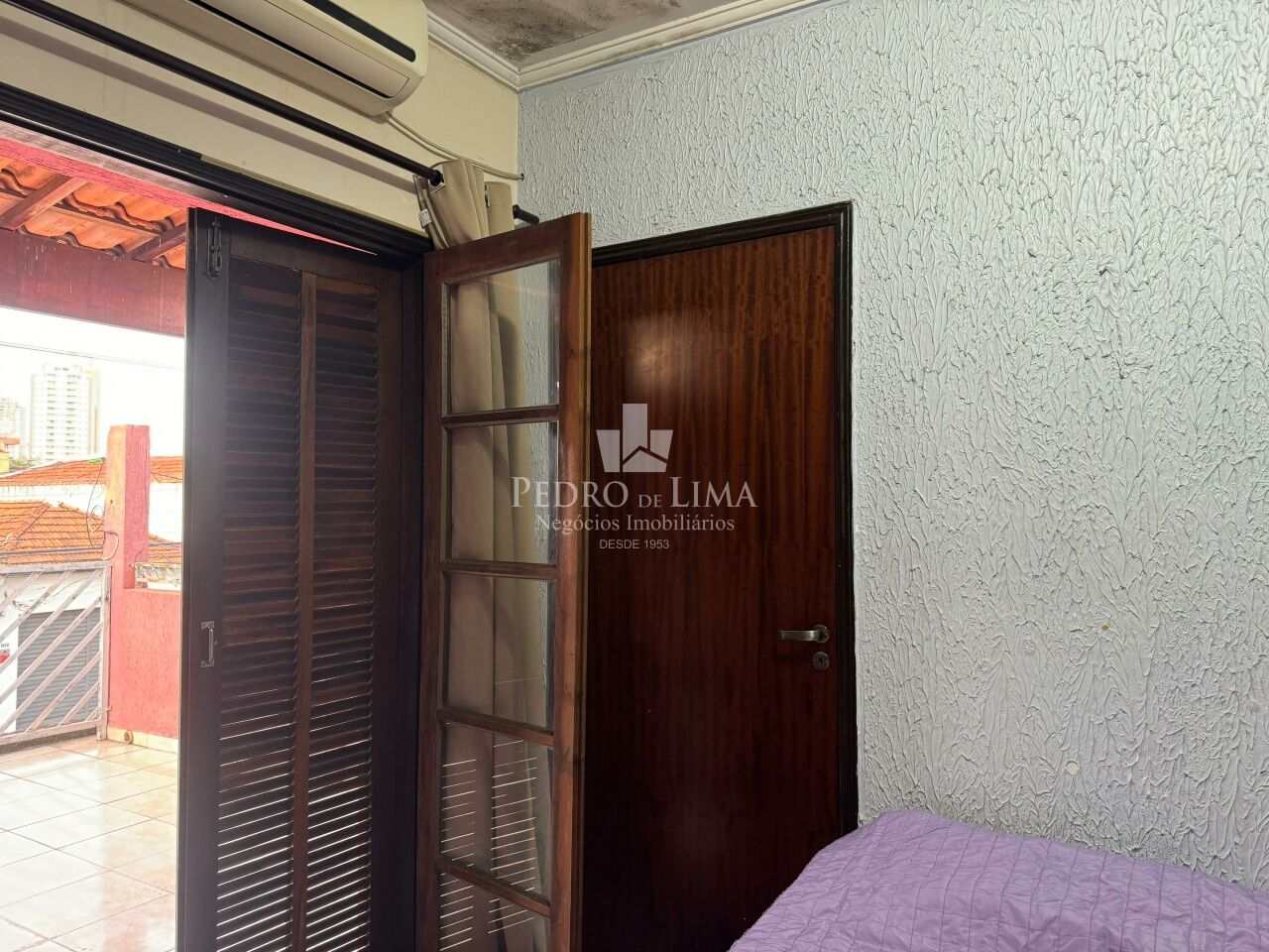 Sobrado frontal, 2 quartos, 2 vagas, Mooca
