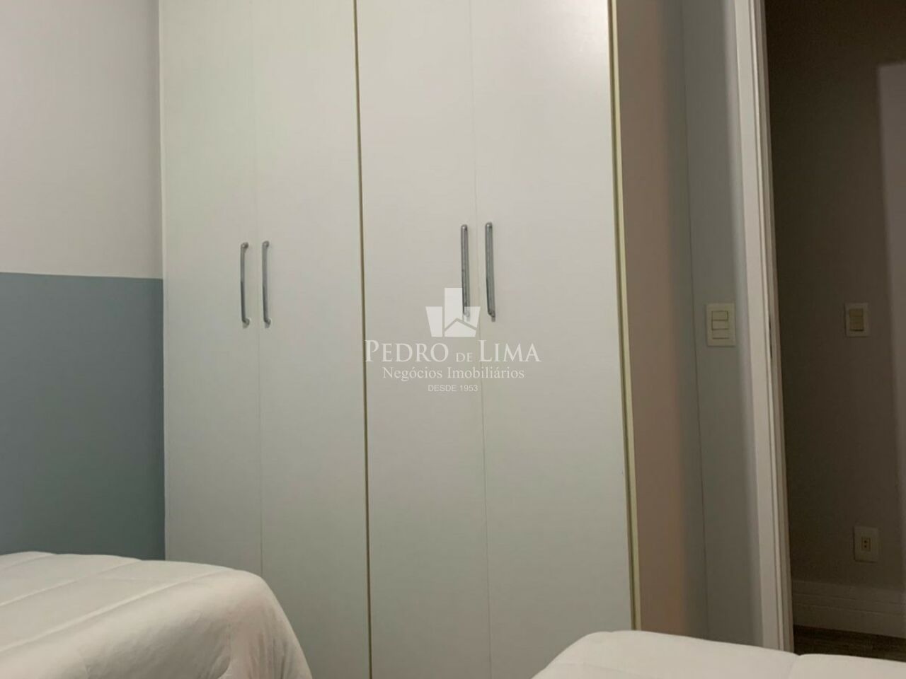 Condomínio Edifício Club Tuiuti 93m², ampla sala, 3 quartos, sendo 1 suíte, 2 vagas de garagem