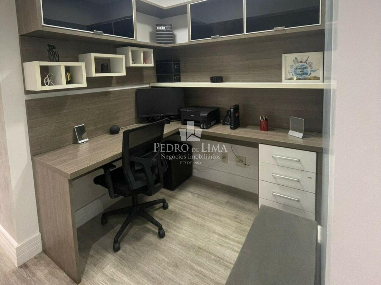 Condomínio Edifício Club Tuiuti 93m², ampla sala, 3 quartos, sendo 1 suíte, 2 vagas de garagem