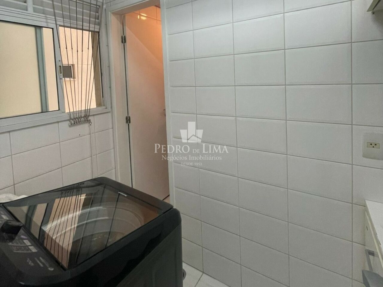 Condomínio Edifício Club Tuiuti 93m², ampla sala, 3 quartos, sendo 1 suíte, 2 vagas de garagem