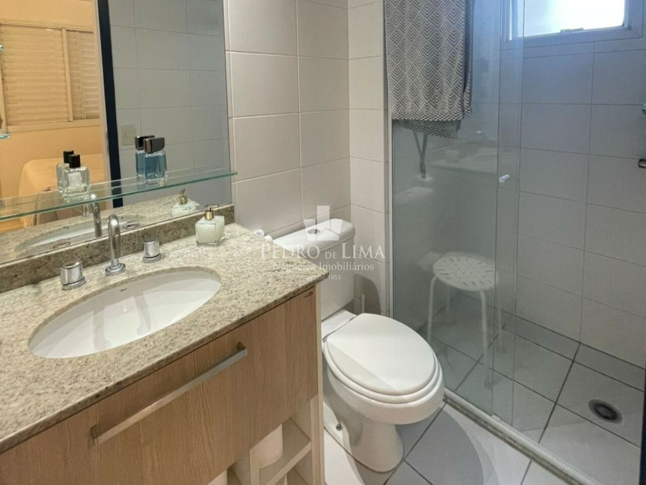 Condomínio Edifício Club Tuiuti 93m², ampla sala, 3 quartos, sendo 1 suíte, 2 vagas de garagem