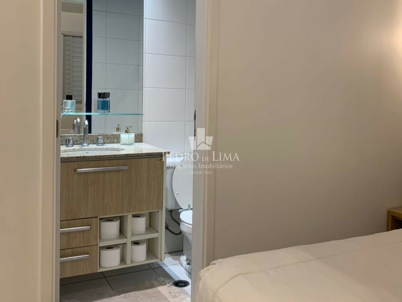 Condomínio Edifício Club Tuiuti 93m², ampla sala, 3 quartos, sendo 1 suíte, 2 vagas de garagem