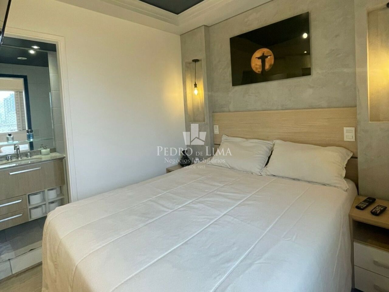Condomínio Edifício Club Tuiuti 93m², ampla sala, 3 quartos, sendo 1 suíte, 2 vagas de garagem