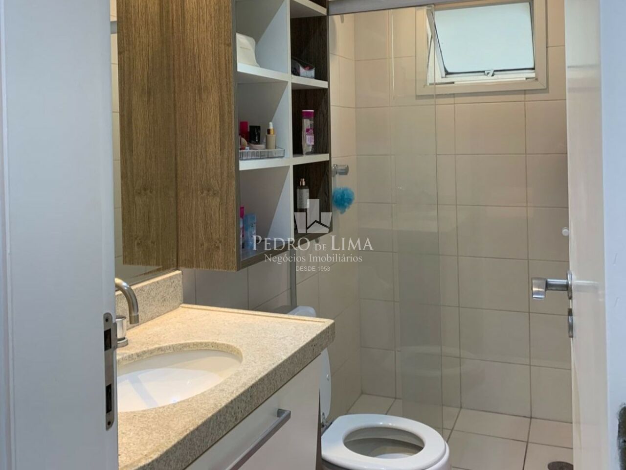 Condomínio Edifício Club Tuiuti 93m², ampla sala, 3 quartos, sendo 1 suíte, 2 vagas de garagem