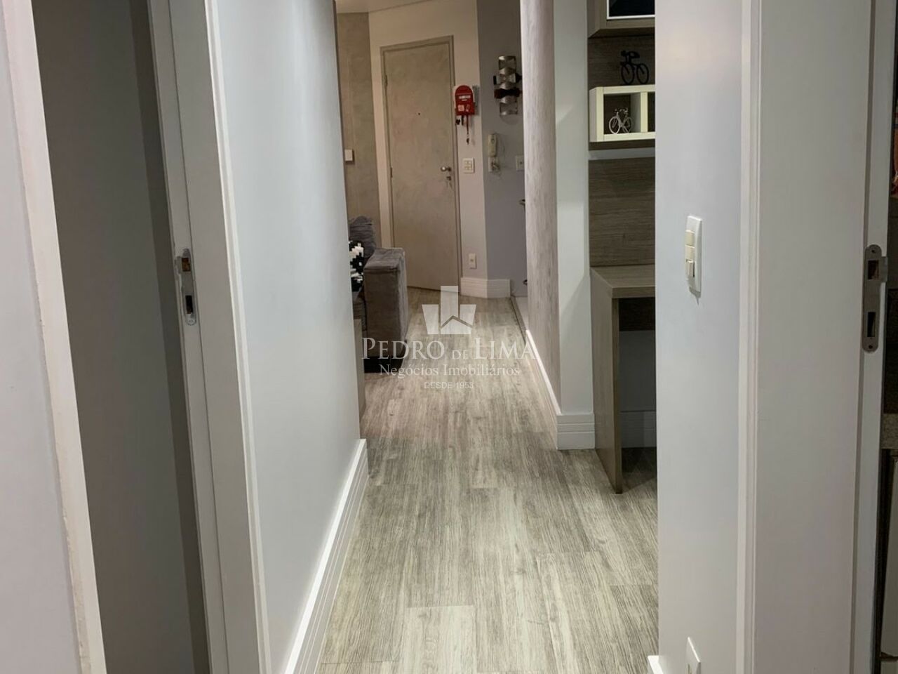 Condomínio Edifício Club Tuiuti 93m², ampla sala, 3 quartos, sendo 1 suíte, 2 vagas de garagem