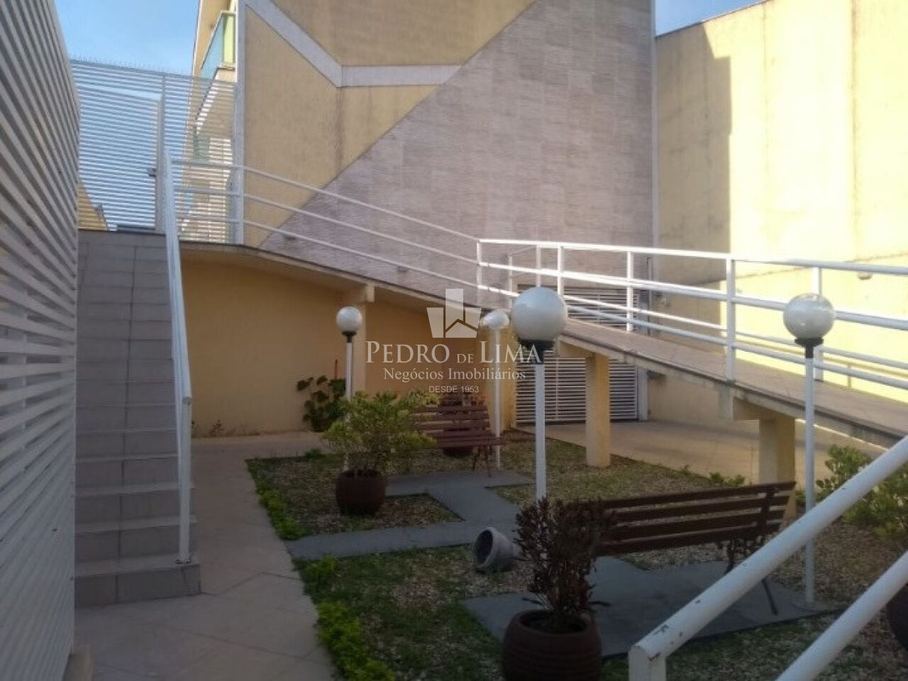 Sobrado em Condomínio com 2 quartos ambos suítes, 2 vagas - Cond Res Igaratinga - Água Rasa