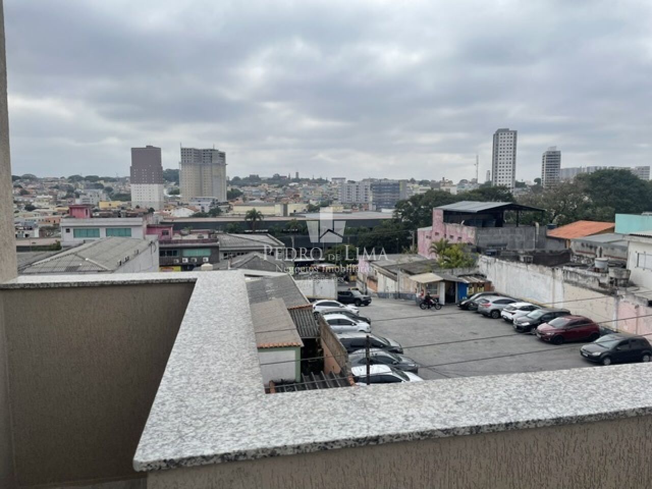 Apartamento 55m com varanda em Artur Alvim. Condomínio Flora IV.