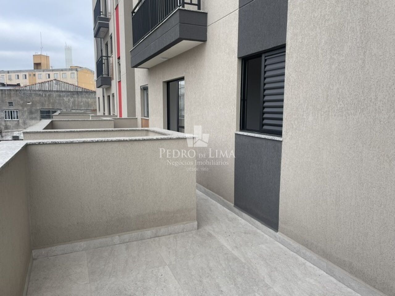 Apartamento 55m com varanda em Artur Alvim. Condomínio Flora IV.