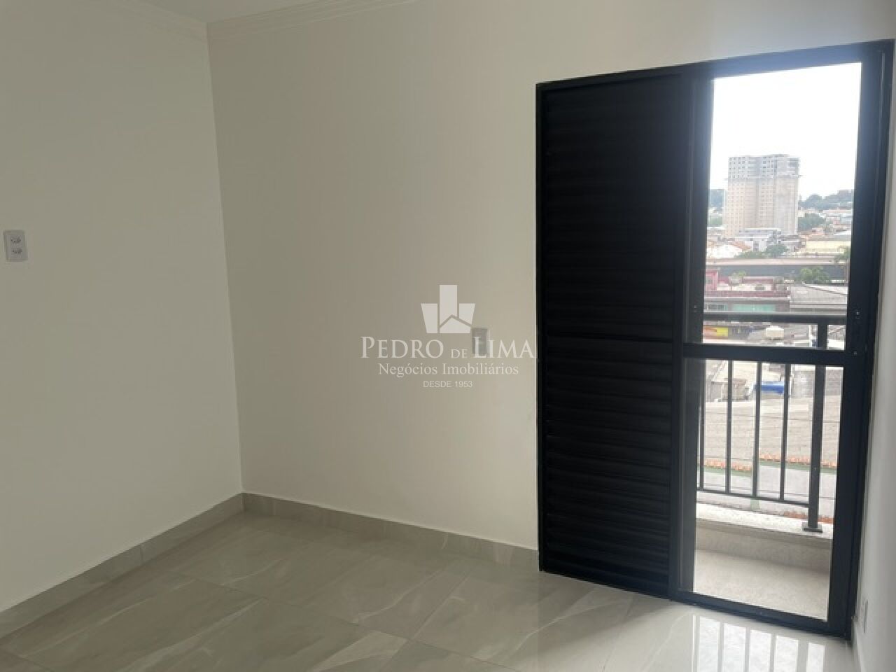 Apartamento 55m com varanda em Artur Alvim. Condomínio Flora IV.