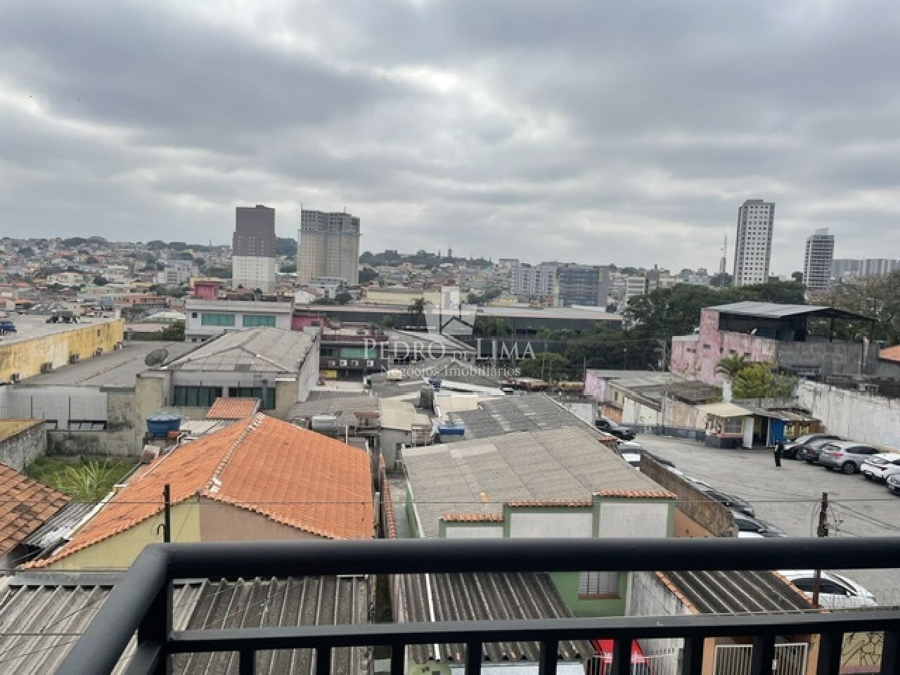 Apartamento 55m com varanda em Artur Alvim. Condomínio Flora IV.
