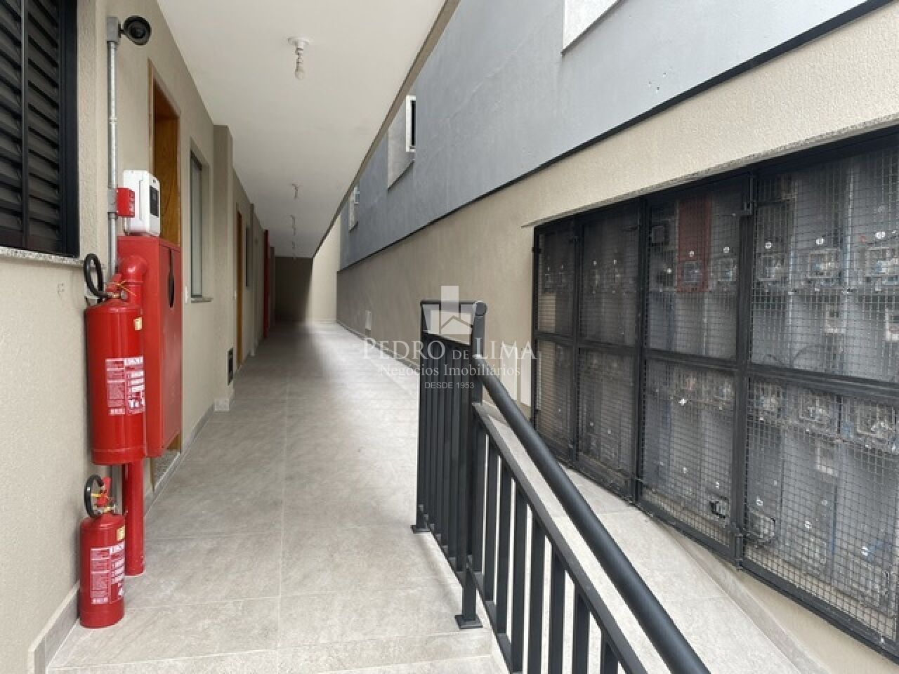 Apartamento 55m com varanda em Artur Alvim. Condomínio Flora IV.