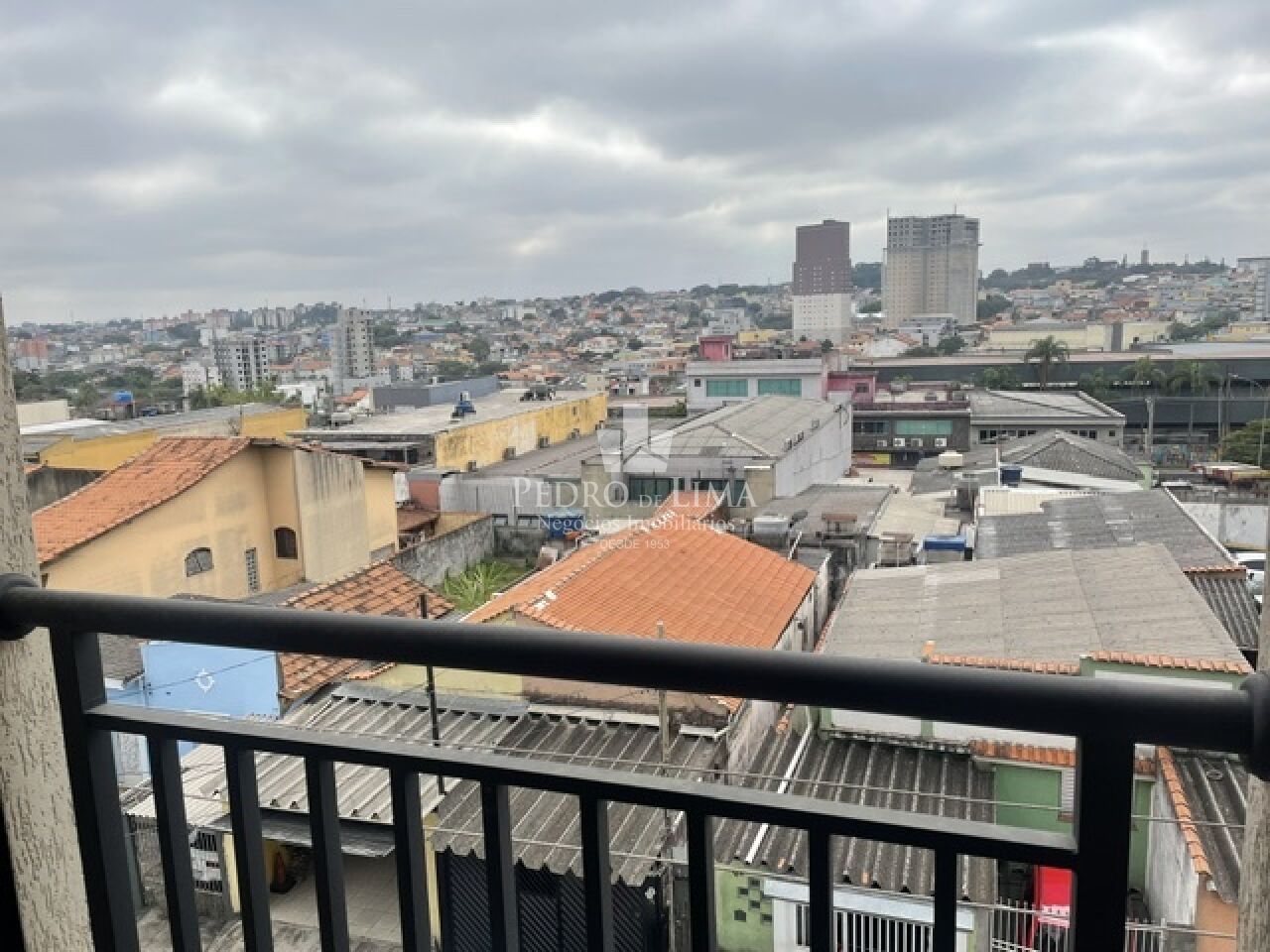 Apartamento 55m com varanda em Artur Alvim. Condomínio Flora IV.