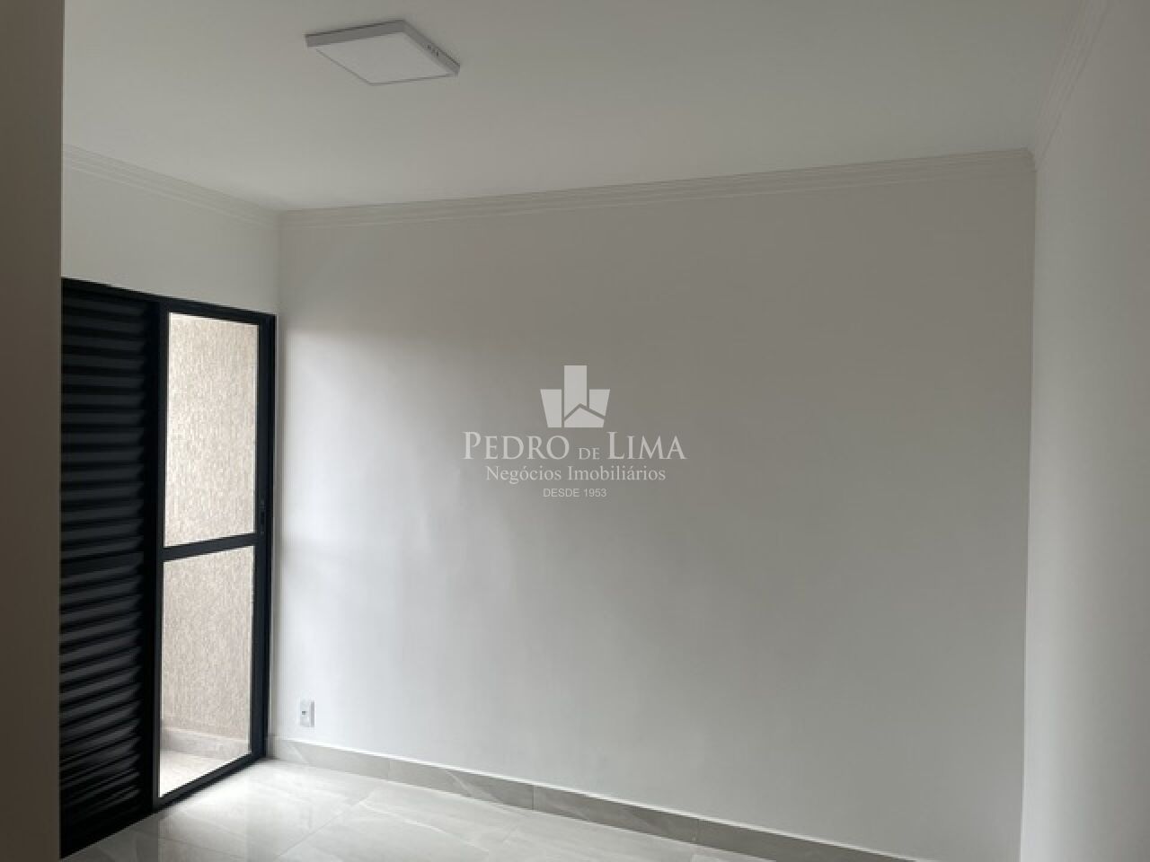 Apartamento 55m com varanda em Artur Alvim. Condomínio Flora IV.