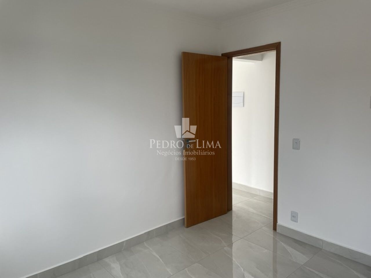 Apartamento 55m com varanda em Artur Alvim. Condomínio Flora IV.