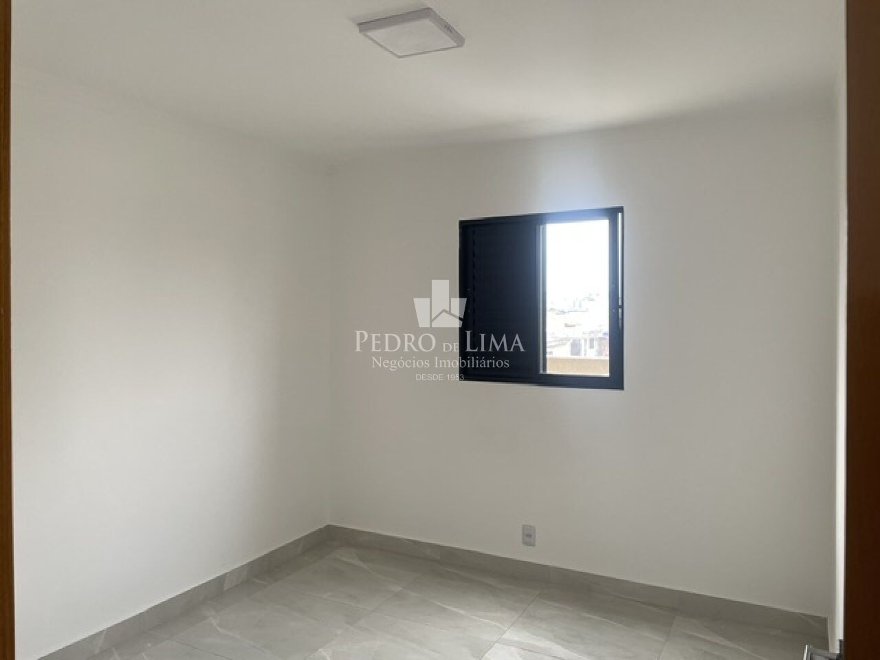 Apartamento 55m com varanda em Artur Alvim. Condomínio Flora IV.