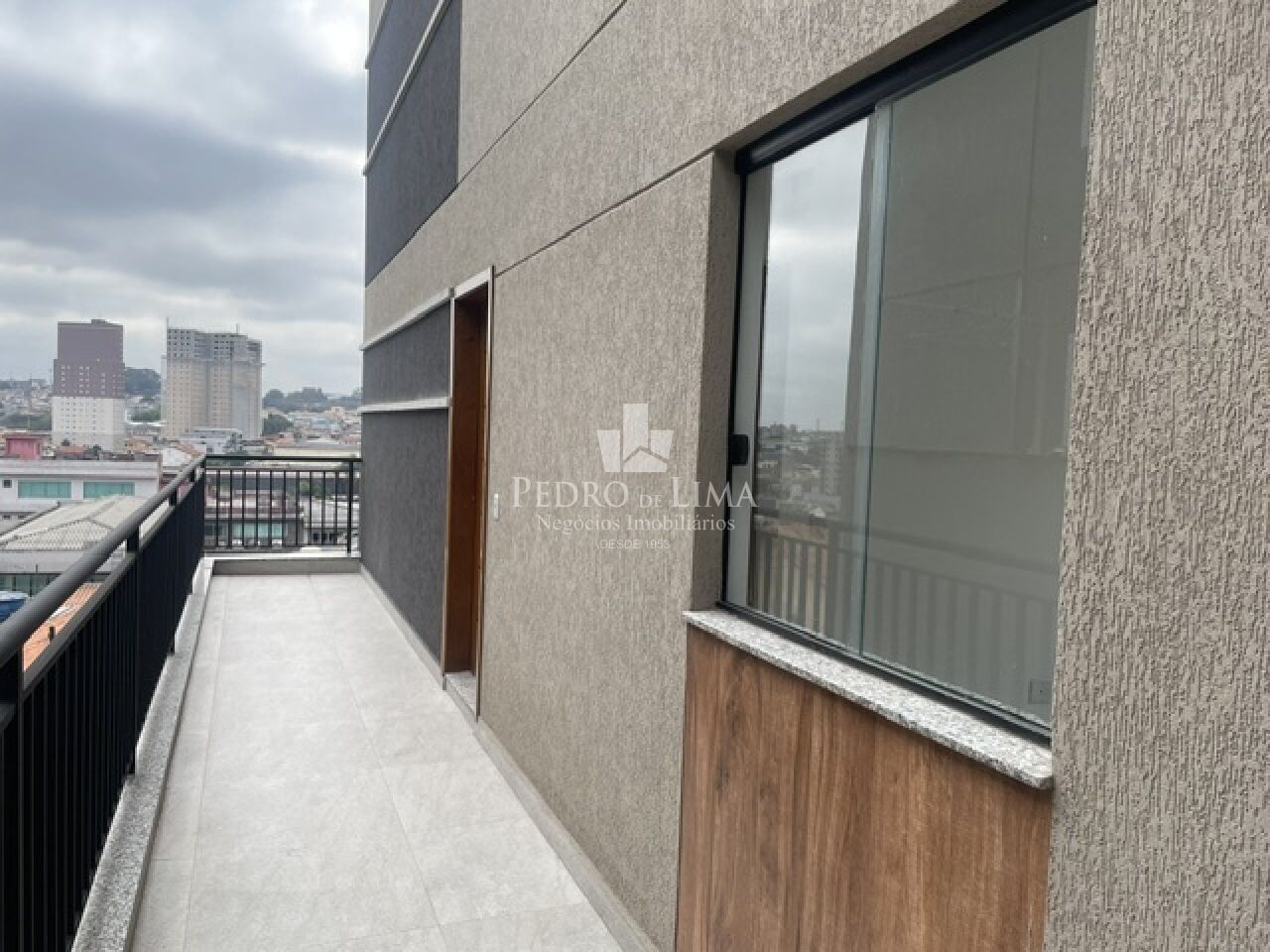 Apartamento 55m com varanda em Artur Alvim. Condomínio Flora IV.