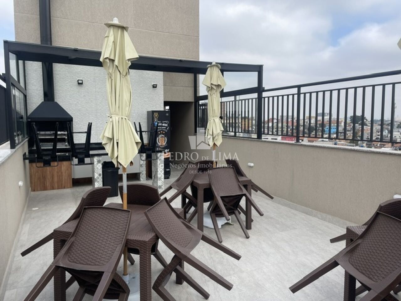 Apartamento 55m com varanda em Artur Alvim. Condomínio Flora IV.