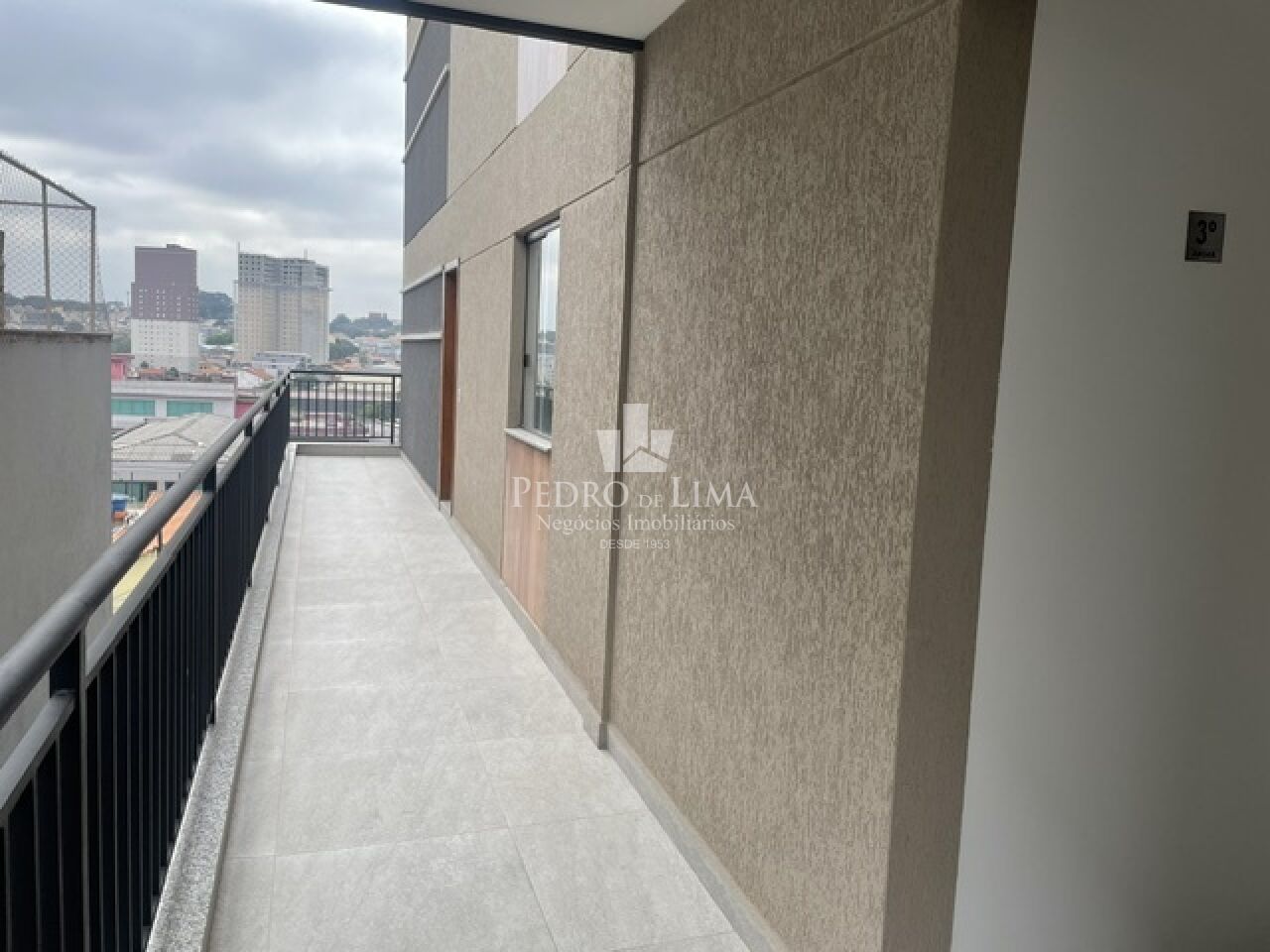 Apartamento 55m com varanda em Artur Alvim. Condomínio Flora IV.
