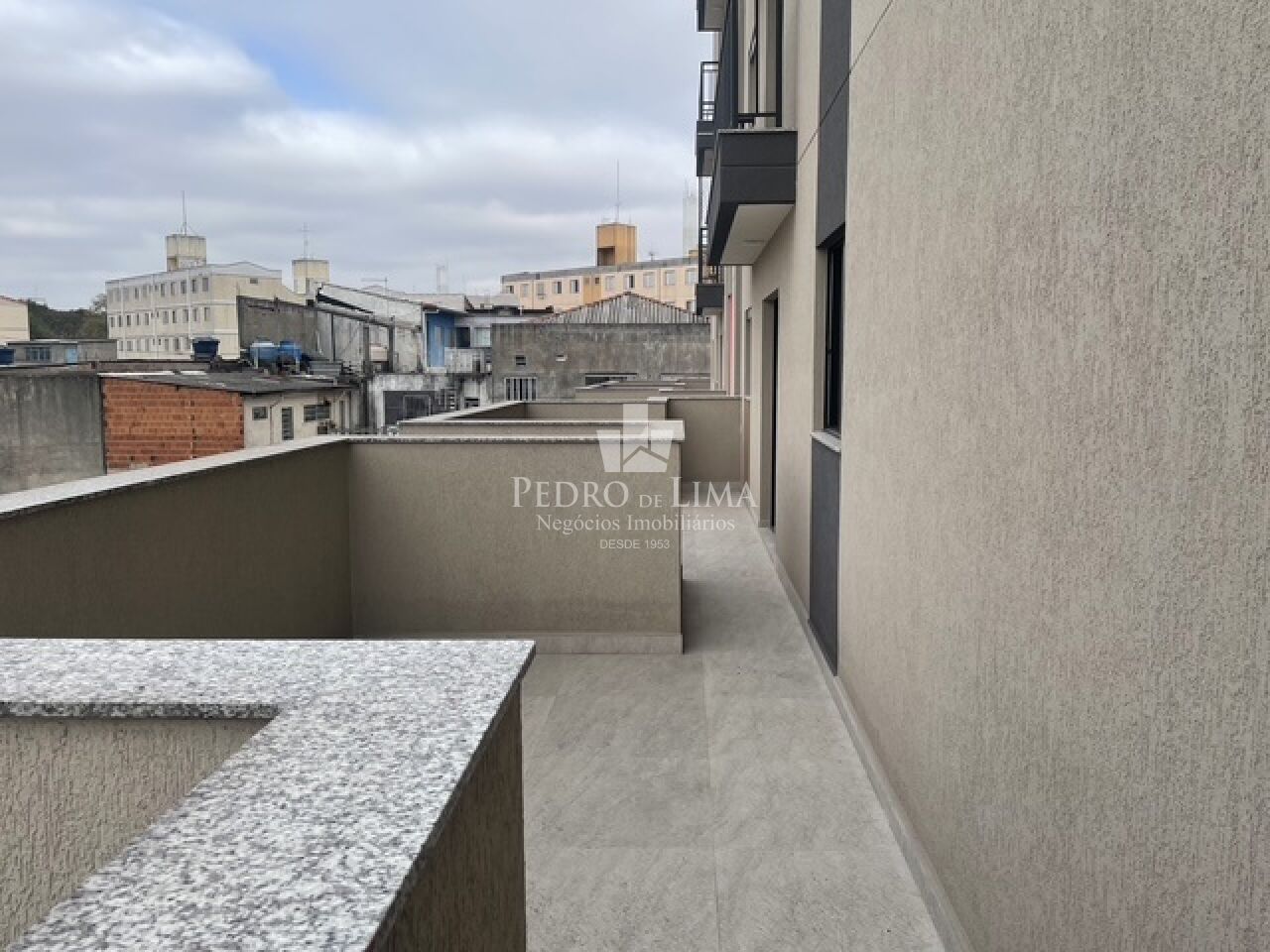 Apartamento 55m com varanda em Artur Alvim. Condomínio Flora IV.