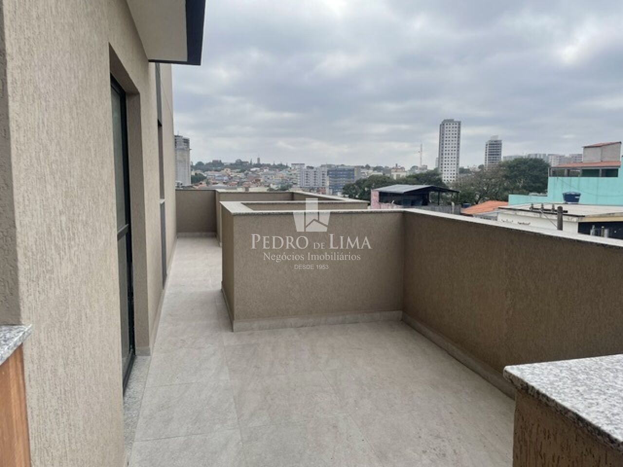 Apartamento 55m com varanda em Artur Alvim. Condomínio Flora IV.
