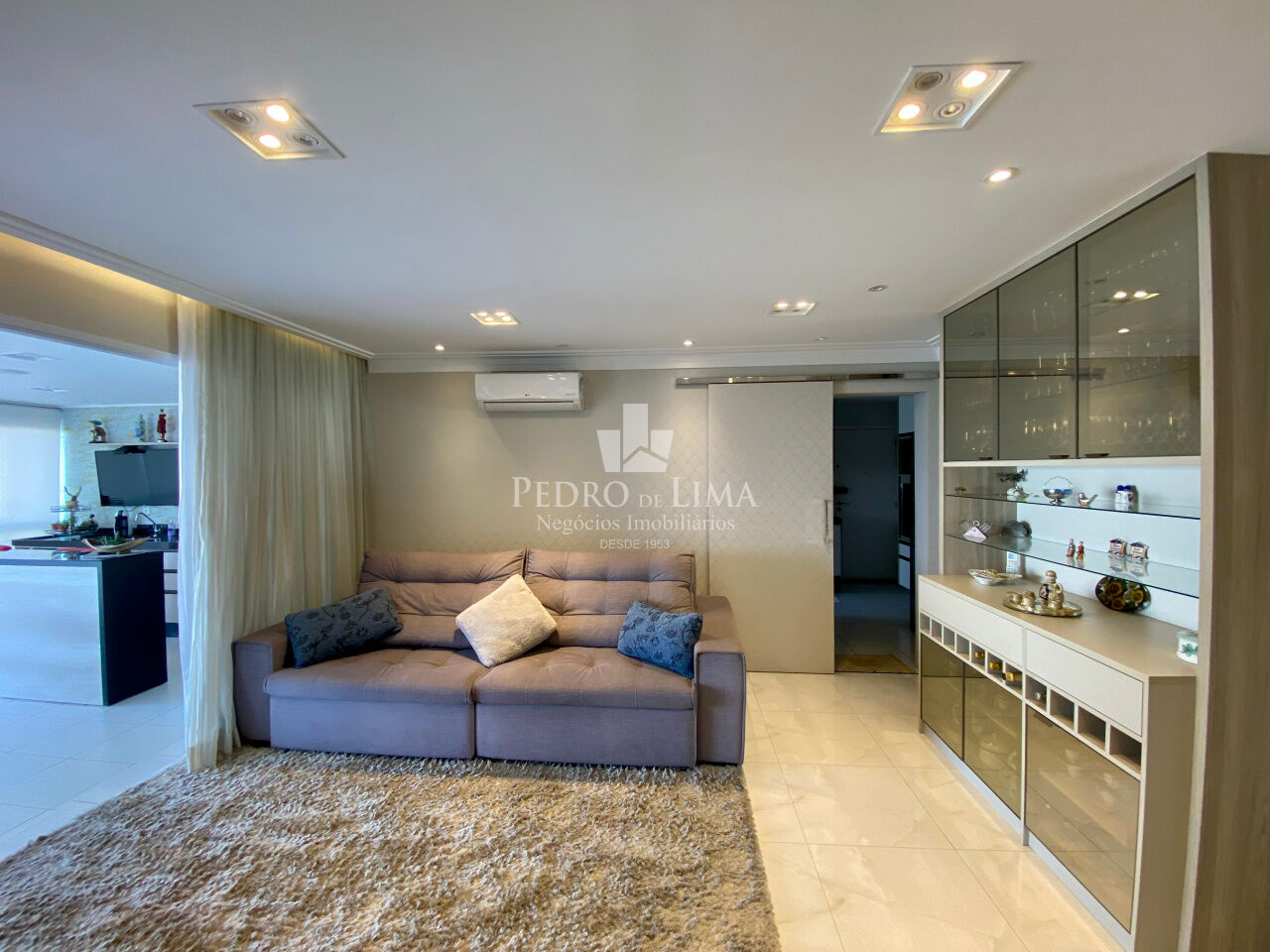 Apartamento 2 quartos sendo 1 suíte com varanda gourmet. Condomínio Gran Quadra San Felipe Giardino 