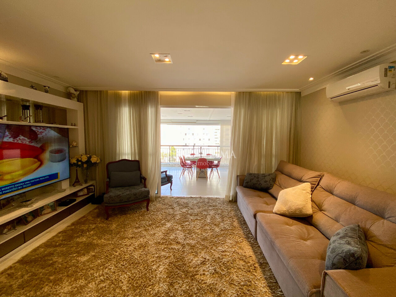 Apartamento 2 quartos sendo 1 suíte com varanda gourmet. Condomínio Gran Quadra San Felipe Giardino 