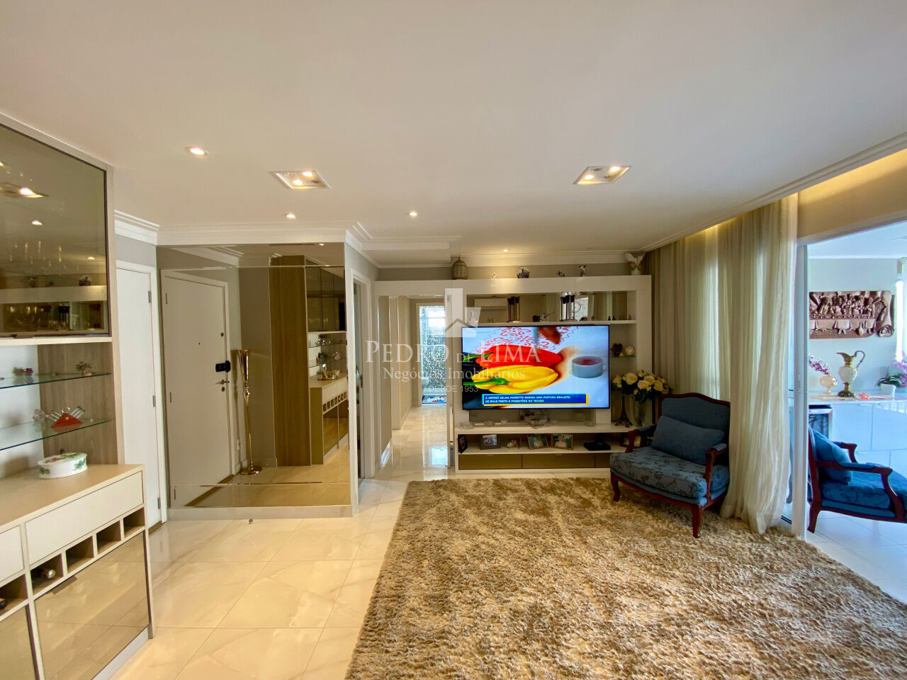 Apartamento 2 quartos sendo 1 suíte com varanda gourmet. Condomínio Gran Quadra San Felipe Giardino 