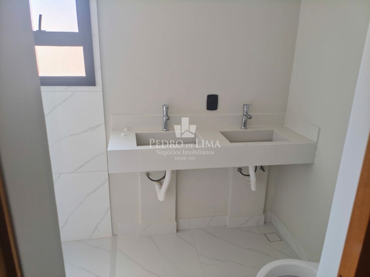Sobrado NOVO com 4 quartos sendo 1 suíte, 2 vagas e área gourmet na Mooca